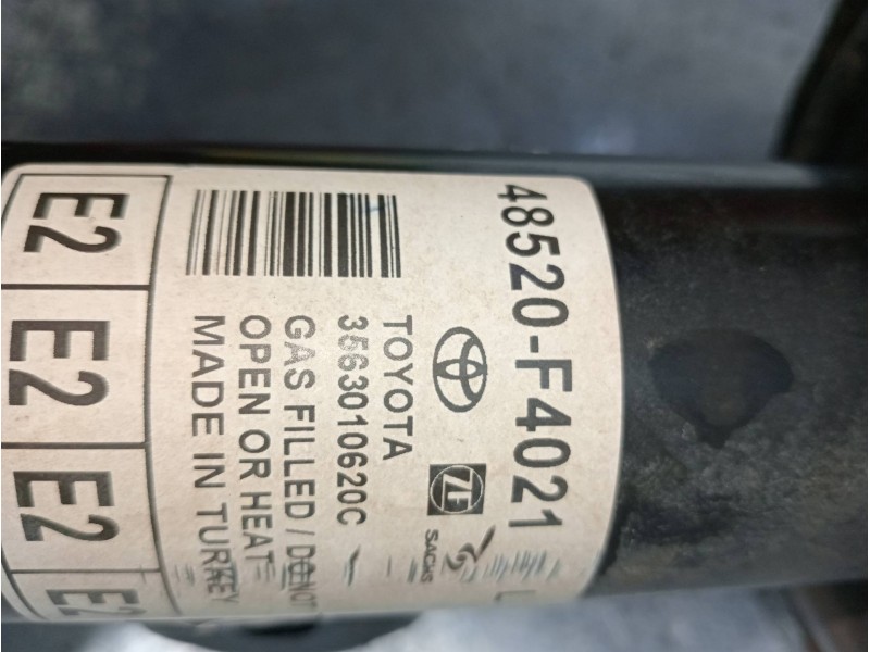 Recambio de amortiguador delantero izquierdo para toyota c-hr hybrid style plus referencia OEM IAM 48520F4021 3563010620C 
