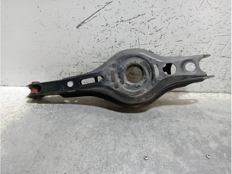 Recambio de brazo suspension inferior trasero izquierdo para toyota c-hr hybrid style plus referencia OEM IAM   