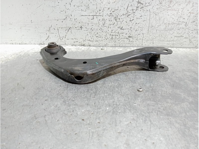 Recambio de brazo suspension superior trasero derecho para toyota c-hr hybrid style plus referencia OEM IAM   