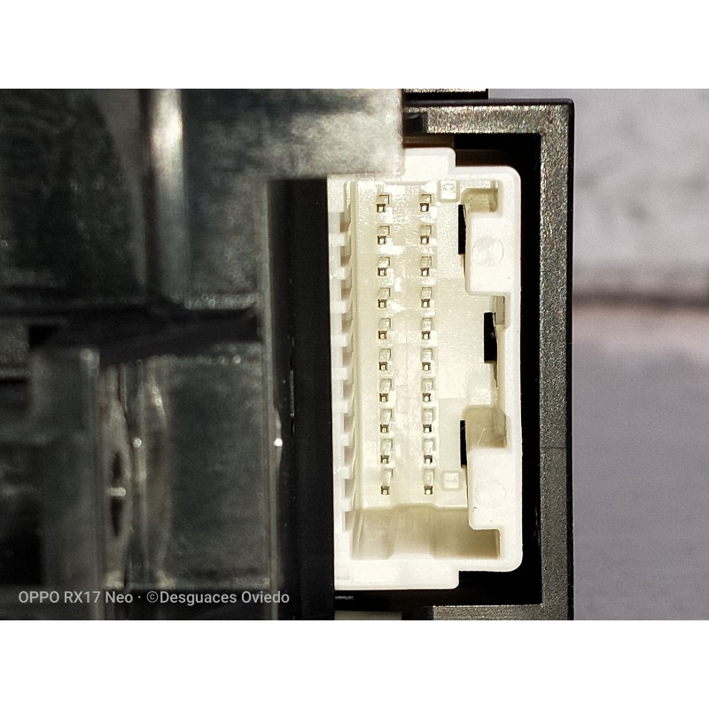 Recambio de mando elevalunas delantero izquierdo para toyota c-hr hybrid style plus referencia OEM IAM 8404002160 TM0216 5P