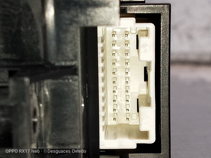 Recambio de mando elevalunas delantero izquierdo para toyota c-hr hybrid style plus referencia OEM IAM 8404002160 TM0216 5P