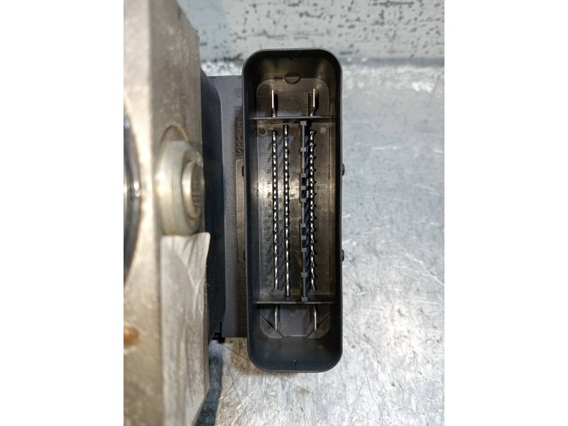 Recambio de abs para ford focus lim. (cb4) trend referencia OEM IAM 10096001363 28560004053. 8M512C405CA 10020604004