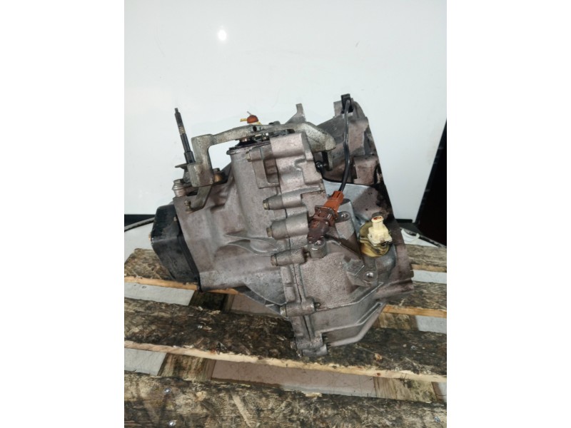 Recambio de caja cambios para peugeot 605 stdt referencia OEM IAM 20KM70 0001814 5V