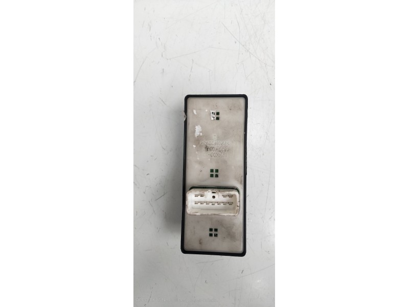 Recambio de mando elevalunas delantero izquierdo para kia carnival ii 2.9 cdri ex referencia OEM IAM 620W06740  