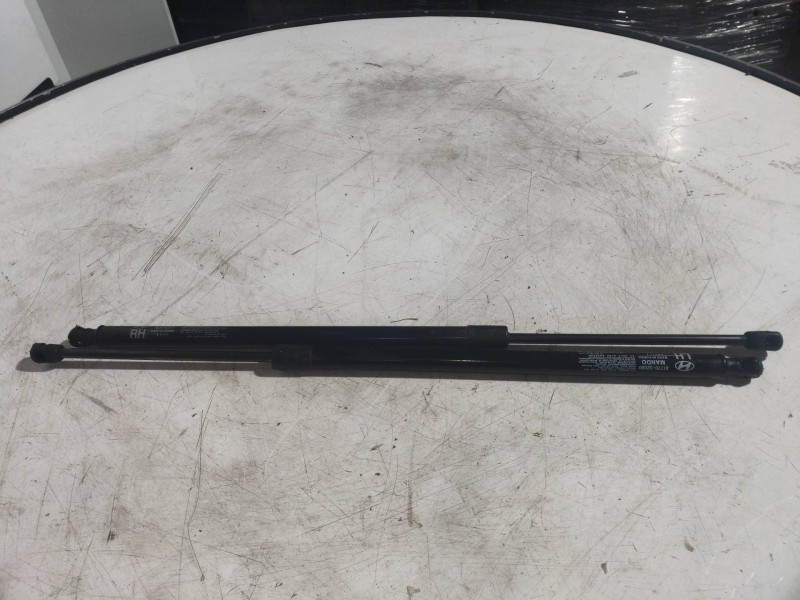 Recambio de amortiguadores maletero / porton para hyundai i40 cw gl tecno referencia OEM IAM 817703Z000 817803Z000 