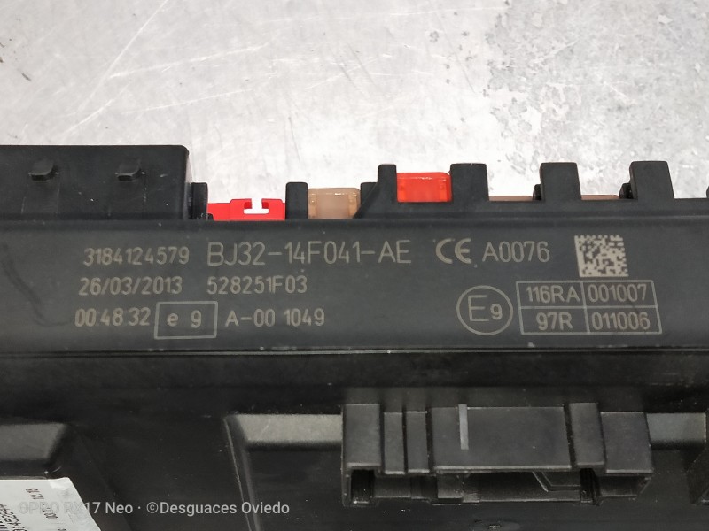 Recambio de caja reles / fusibles para land rover evoque dynamic referencia OEM IAM 3521AT510A  