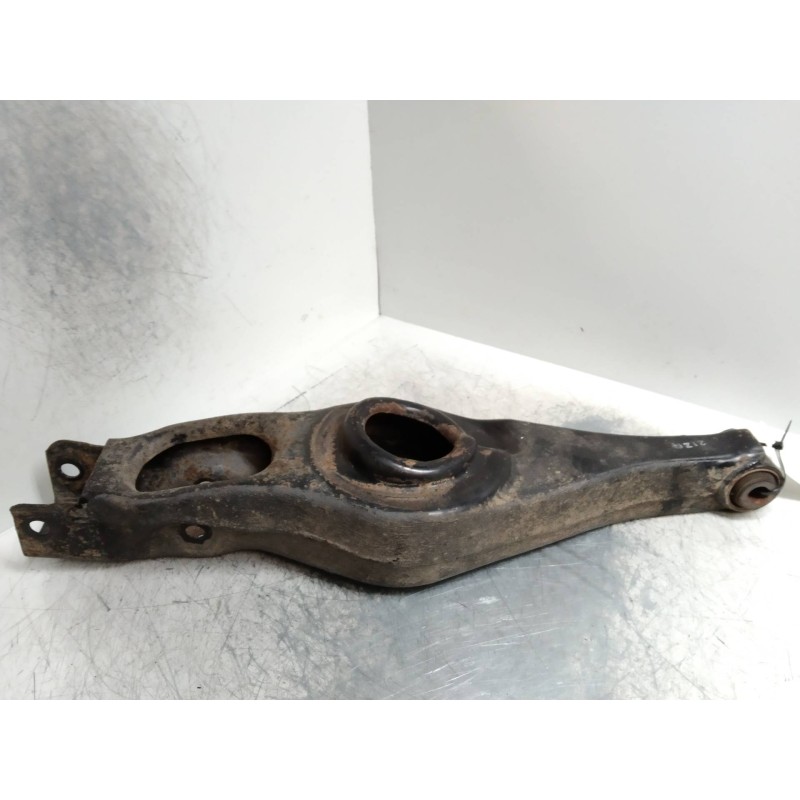 Recambio de brazo suspension inferior trasero derecho para mitsubishi montero (v60/v70) 2.5 td cat referencia OEM IAM   