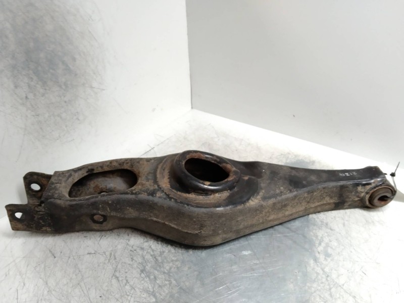 Recambio de brazo suspension inferior trasero derecho para mitsubishi montero (v60/v70) 2.5 td cat referencia OEM IAM   