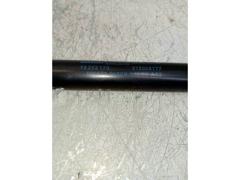 Recambio de amortiguadores capo para opel insignia berlina cosmo referencia OEM IAM 13252173 315005777 