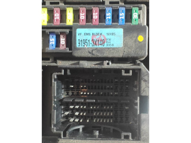 Recambio de caja reles / fusibles para hyundai i40 cw gl tecno referencia OEM IAM 1879001315 912033Z180 919513X140 