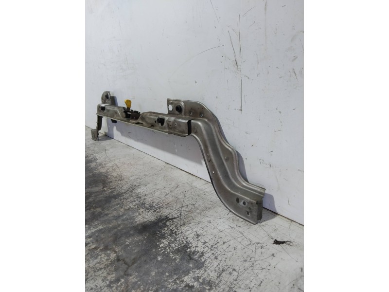 Recambio de panel frontal para daihatsu rocky 2.8 td referencia OEM IAM   