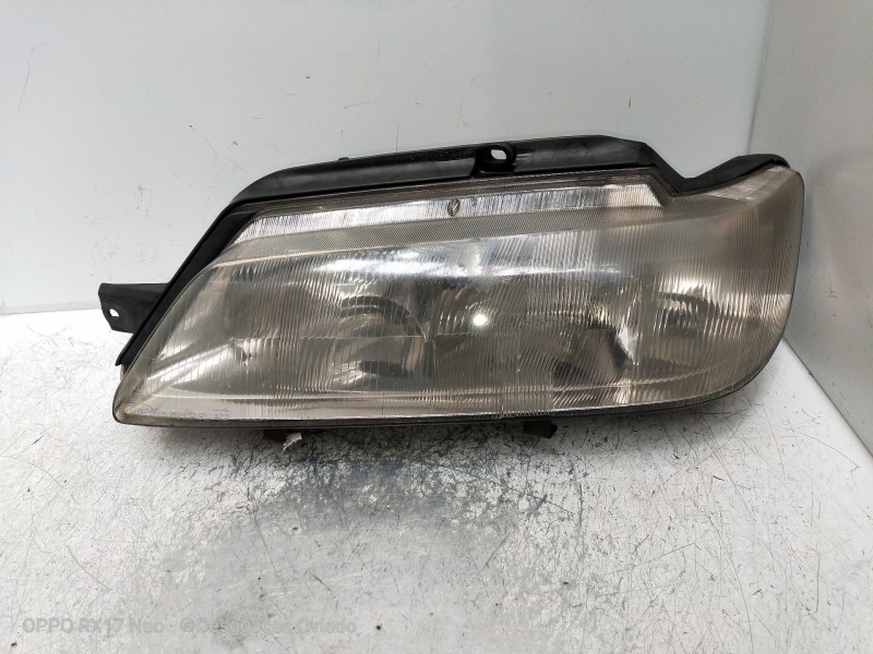 Recambio de faro izquierdo para peugeot 605 stdt referencia OEM IAM   