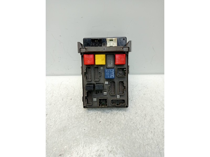 Recambio de caja reles / fusibles para renault laguna ii (bg0) dynamique referencia OEM IAM 8200004201  