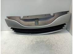 Recambio de rejilla delantera para renault clio iii confort dynamique referencia OEM IAM   