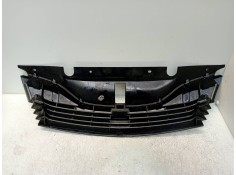 Recambio de rejilla delantera para renault clio iii confort dynamique referencia OEM IAM    2