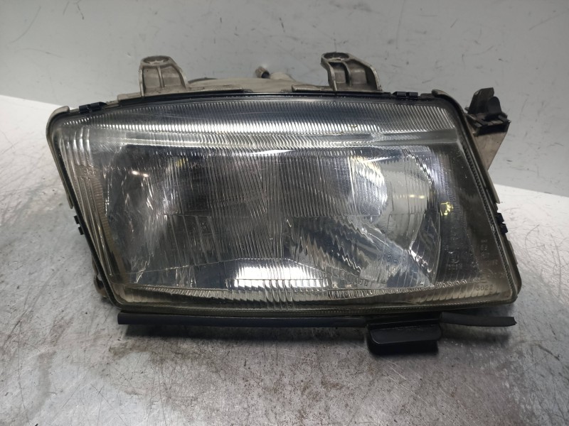 Recambio de faro derecho para saab 900 berlina 2.3 s referencia OEM IAM   