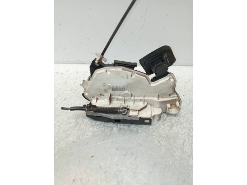 Recambio de motor cierre centralizado delantero izquierdo para skoda yeti ambition referencia OEM IAM 5K1837015D  5P