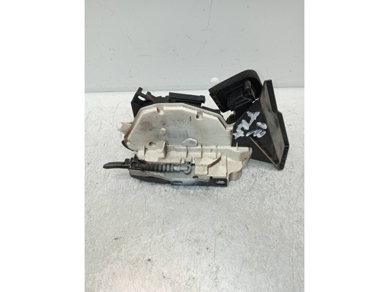 Recambio de motor cierre centralizado trasero izquierdo para skoda yeti ambition referencia OEM IAM 5K4839015R  5P