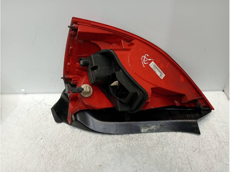 Recambio de piloto trasero izquierdo para renault megane ii berlina 5p authentique referencia OEM IAM 8200413216  