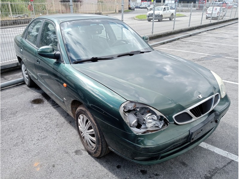 daewoo nubira berlina del año 2001