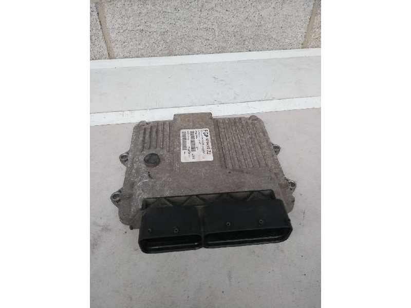 Recambio de centralita motor uce para opel corsa c 1.3 16v cdti cat (z 13 dt / ln9) referencia OEM IAM FGP55196352 MJD6JOCA ZJ