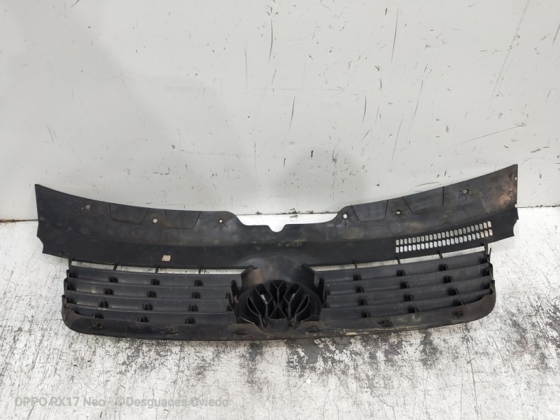 Recambio de rejilla delantera para volkswagen t5 transporter/furgoneta combi referencia OEM IAM 7H08071015  