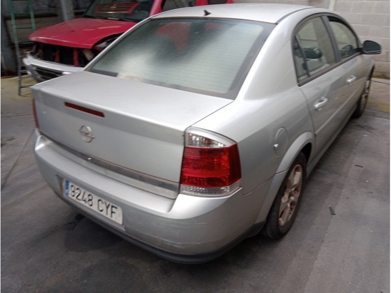 opel vectra c berlina del año 2004