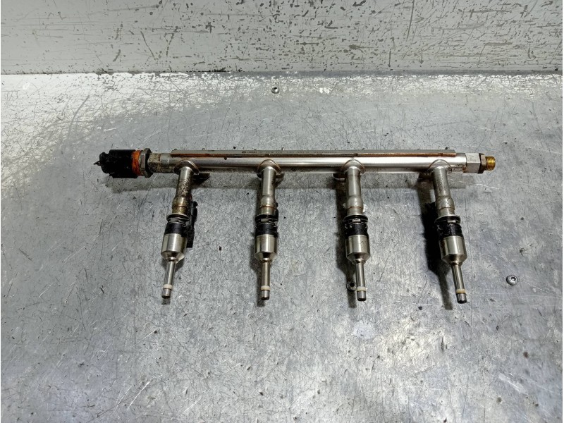 Recambio de rampa inyectora para skoda yeti ambition referencia OEM IAM 03F133320C  