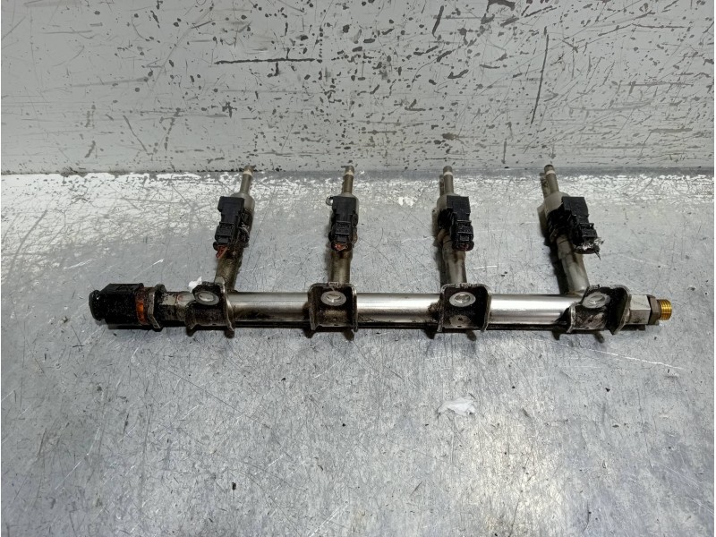 Recambio de rampa inyectora para skoda yeti ambition referencia OEM IAM 03F133320C  