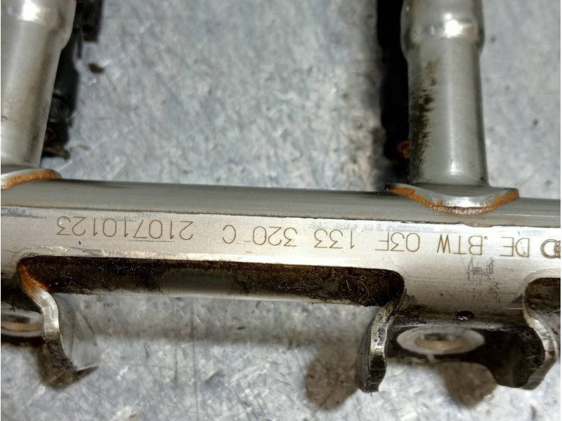 Recambio de rampa inyectora para skoda yeti ambition referencia OEM IAM 03F133320C  