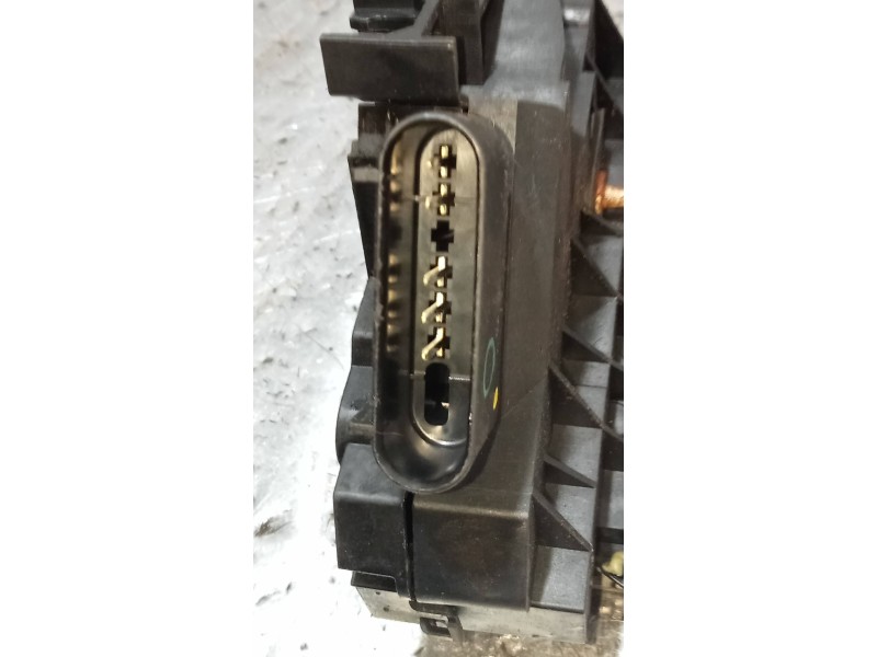 Recambio de motor cierre centralizado delantero izquierdo para ford fiesta (ccn) 1.25 16v cat referencia OEM IAM AM5AU21813AF  