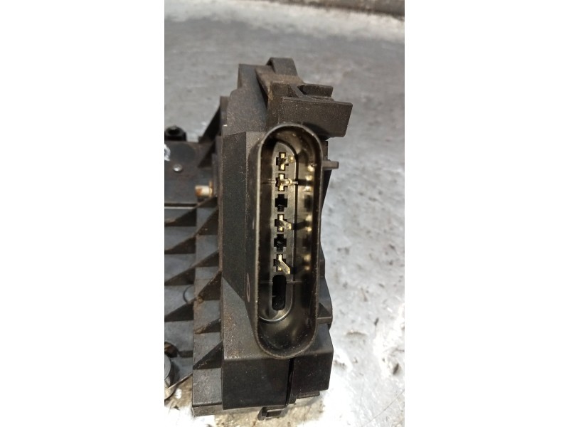 Recambio de motor cierre centralizado trasero derecho para ford fiesta (ccn) 1.25 16v cat referencia OEM IAM AM5AR26412AF  
