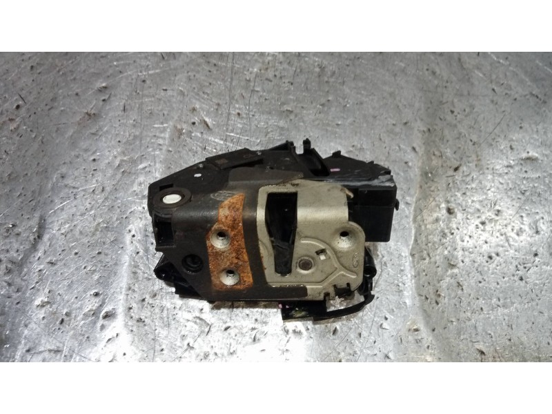 Recambio de motor cierre centralizado trasero izquierdo para ford fiesta (ccn) 1.25 16v cat referencia OEM IAM AM5AR26413AF  