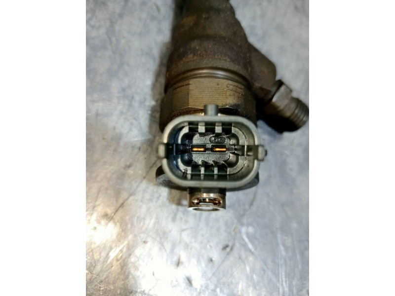 Recambio de inyector para renault kangoo profesional referencia OEM IAM 0445110485 8201108033 