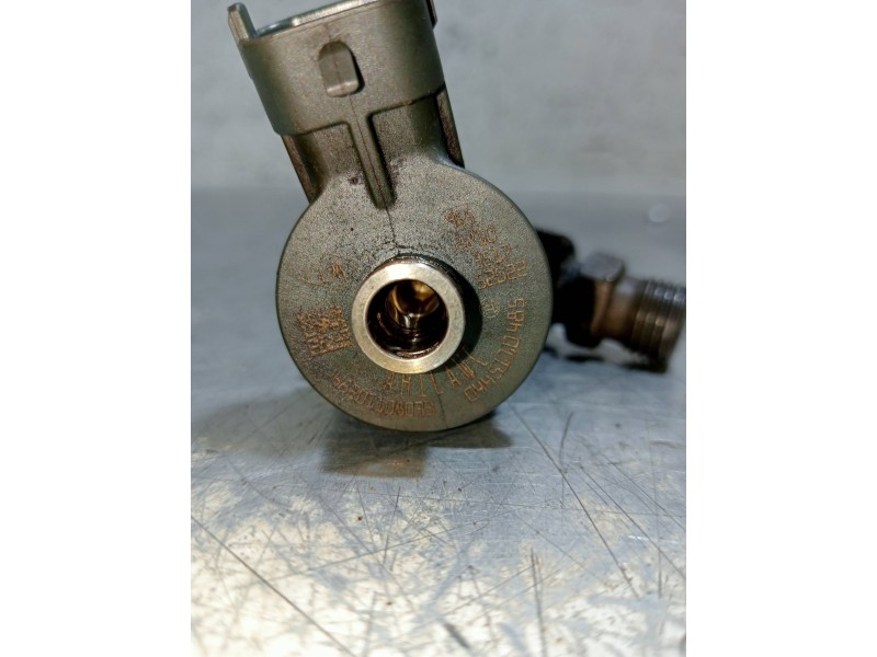 Recambio de inyector para renault kangoo profesional referencia OEM IAM 0445110485 8201108033 