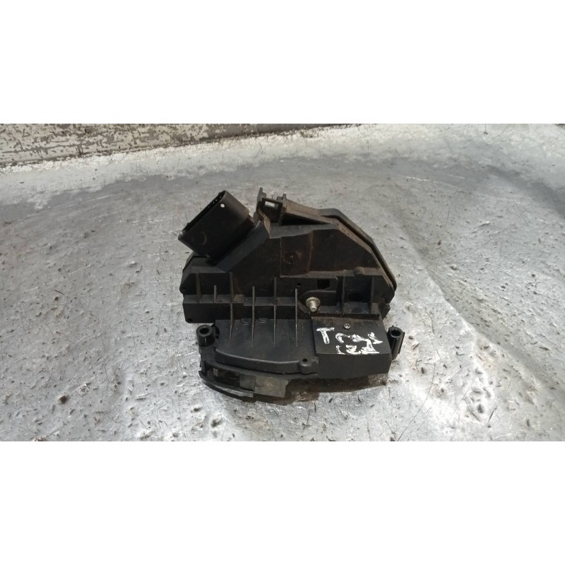 Recambio de motor cierre centralizado trasero izquierdo para ford fiesta (ccn) 1.25 16v cat referencia OEM IAM AM5AR26413AF  