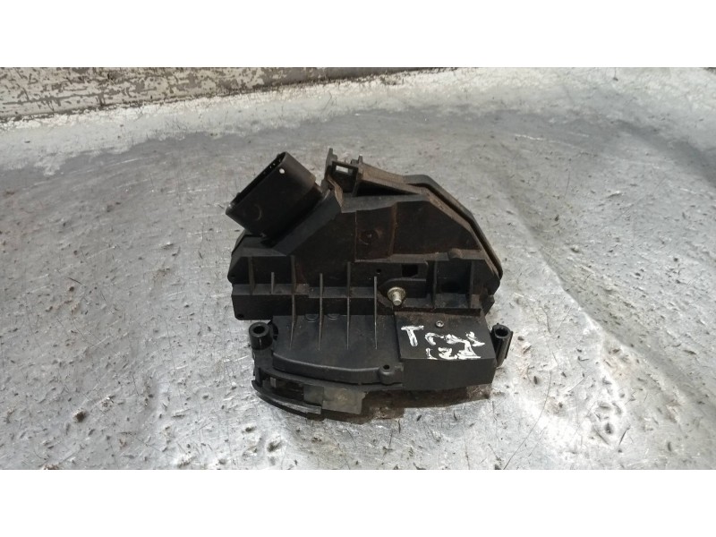 Recambio de motor cierre centralizado trasero izquierdo para ford fiesta (ccn) 1.25 16v cat referencia OEM IAM AM5AR26413AF  