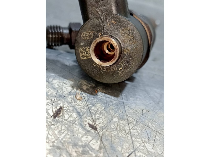 Recambio de inyector para opel insignia berlina cosmo referencia OEM IAM 0445110327  