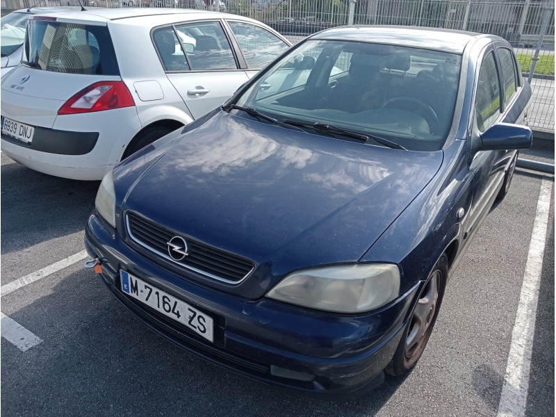 opel astra g berlina del año 2000