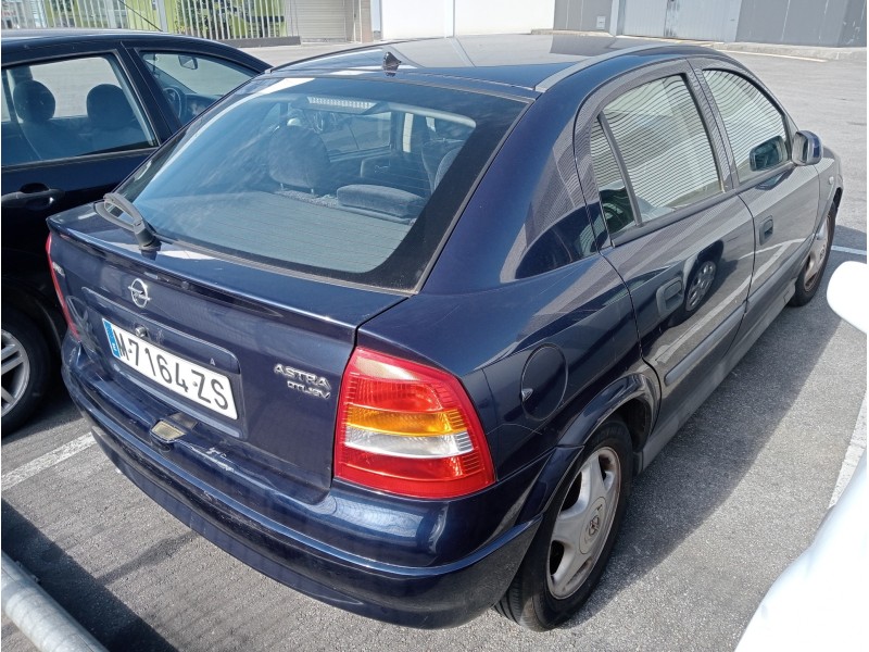 opel astra g berlina del año 2000