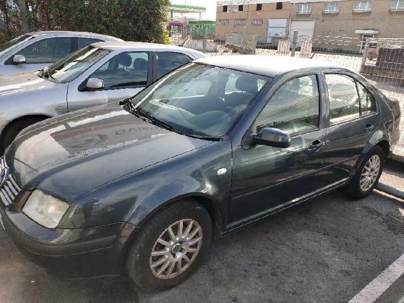 volkswagen bora berlina (1j2) del año 2003