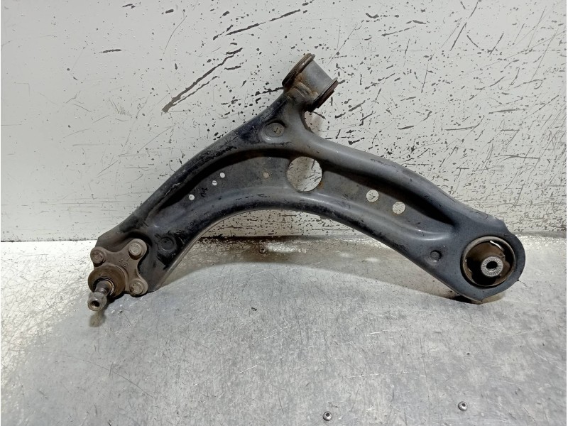 Recambio de brazo suspension inferior delantero izquierdo para audi a3 (8vk) basic referencia OEM IAM 5Q0407151R  