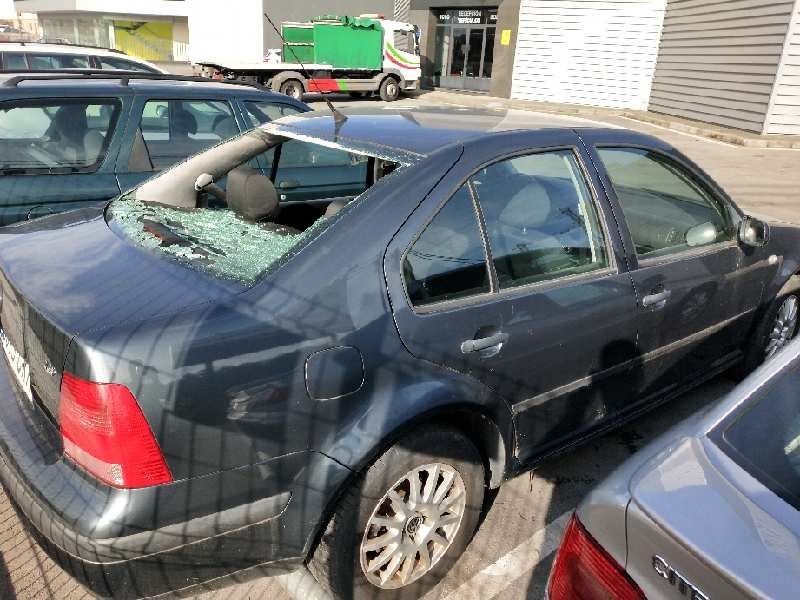 volkswagen bora berlina (1j2) del año 2003