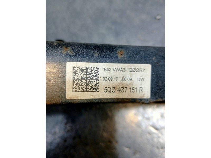 Recambio de brazo suspension inferior delantero izquierdo para audi a3 (8vk) basic referencia OEM IAM 5Q0407151R  