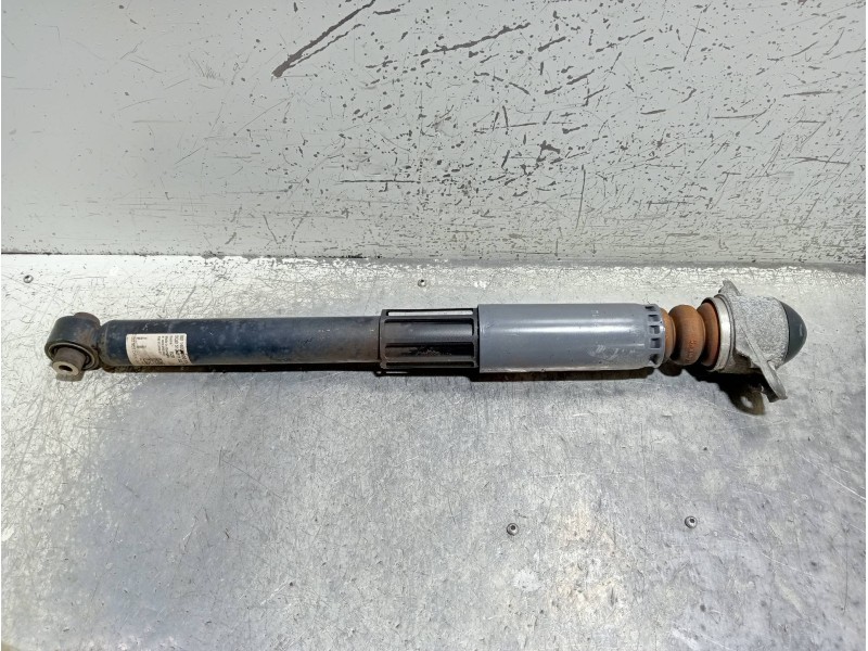 Recambio de amortiguador trasero izquierdo para audi a3 (8vk) basic referencia OEM IAM 801402000576 5Q0512011GE 814902010820