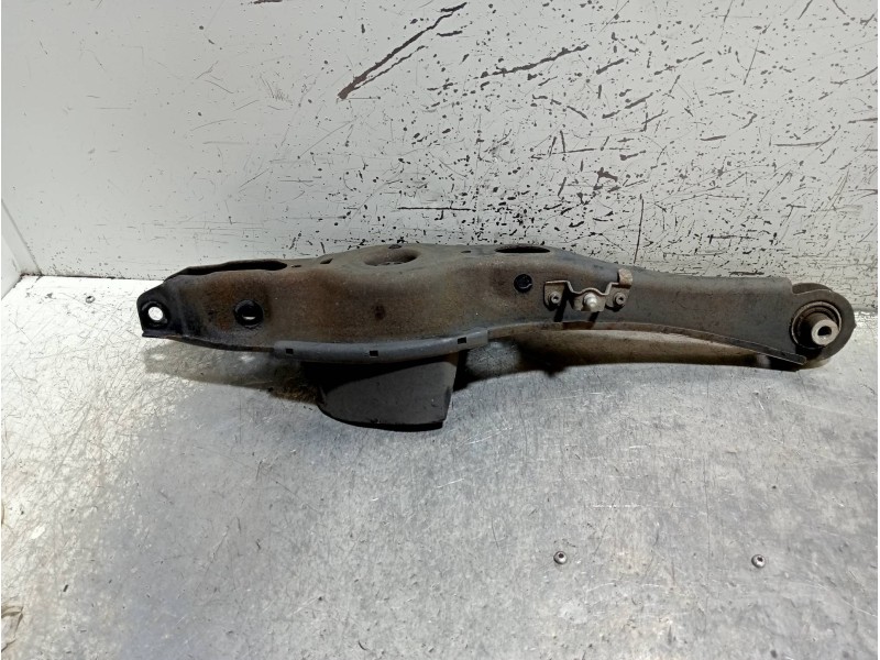 Recambio de brazo suspension inferior trasero izquierdo para audi a3 (8vk) basic referencia OEM IAM 5Q0505311D  