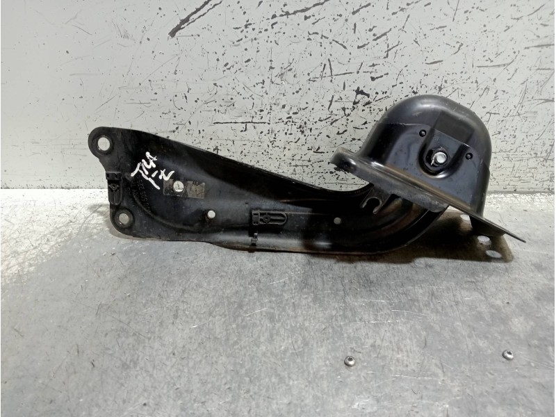 Recambio de brazo suspension superior trasero izquierdo para audi a3 (8vk) basic referencia OEM IAM 5Q0505225C  