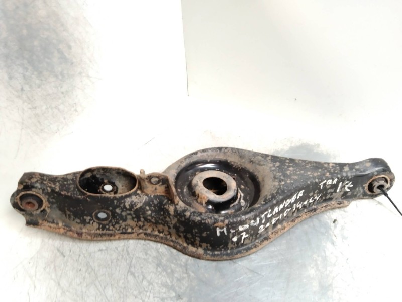Recambio de brazo suspension inferior trasero izquierdo para mitsubishi outlander (cw0) 2.0 di-d cat referencia OEM IAM   