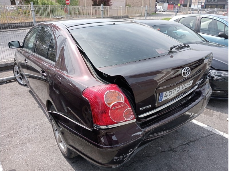 toyota avensis berlina (t25) del año 2008