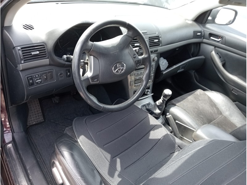 toyota avensis berlina (t25) del año 2008